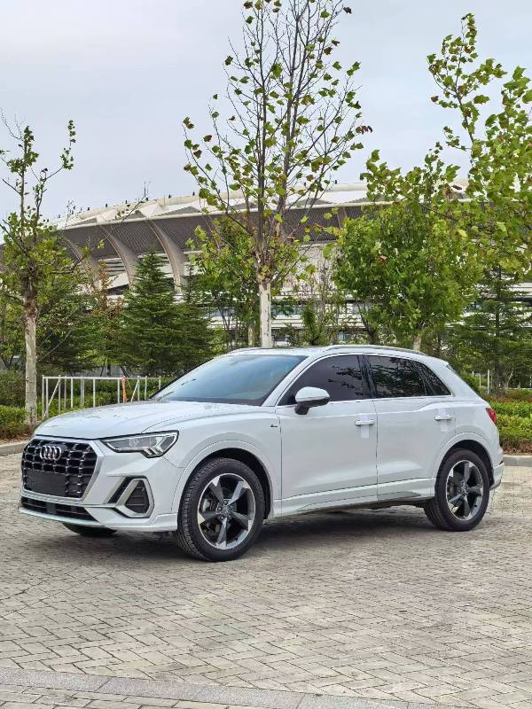 Audi Q3 2020 car image #2