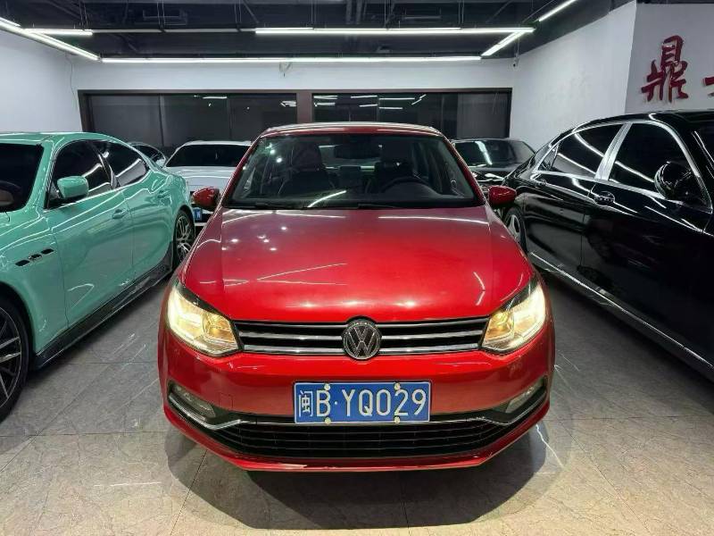 Volkswagen Polo 2015 car image 