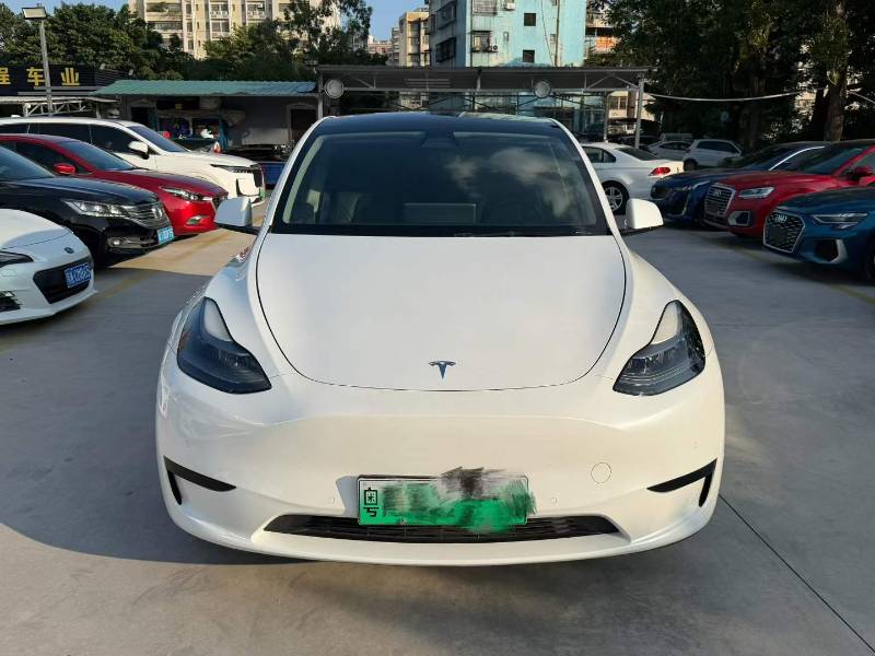 Tesla Model Y 2022 car image #2