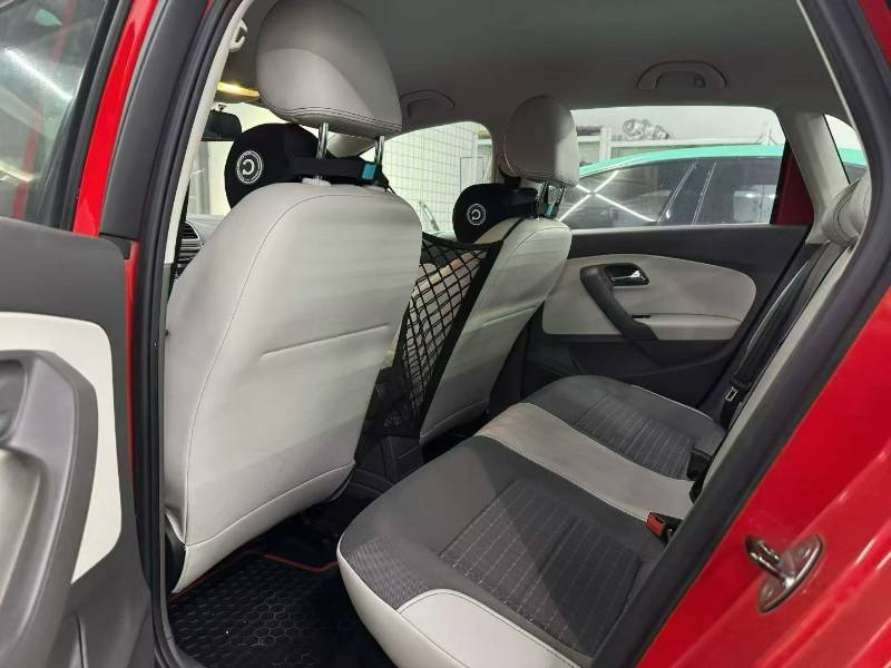 Volkswagen Polo 2015 car image #8