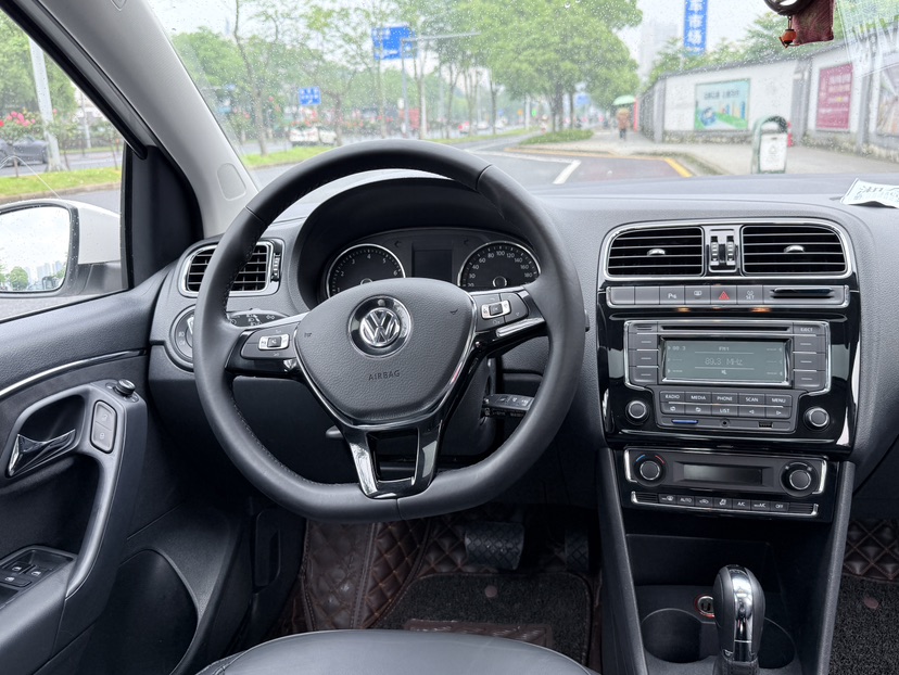 Volkswagen Polo 2015 immagine di auto #12