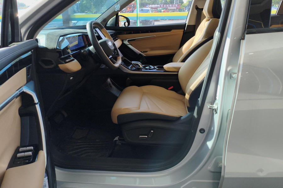 GEELY Boyue L 2023 car image #3