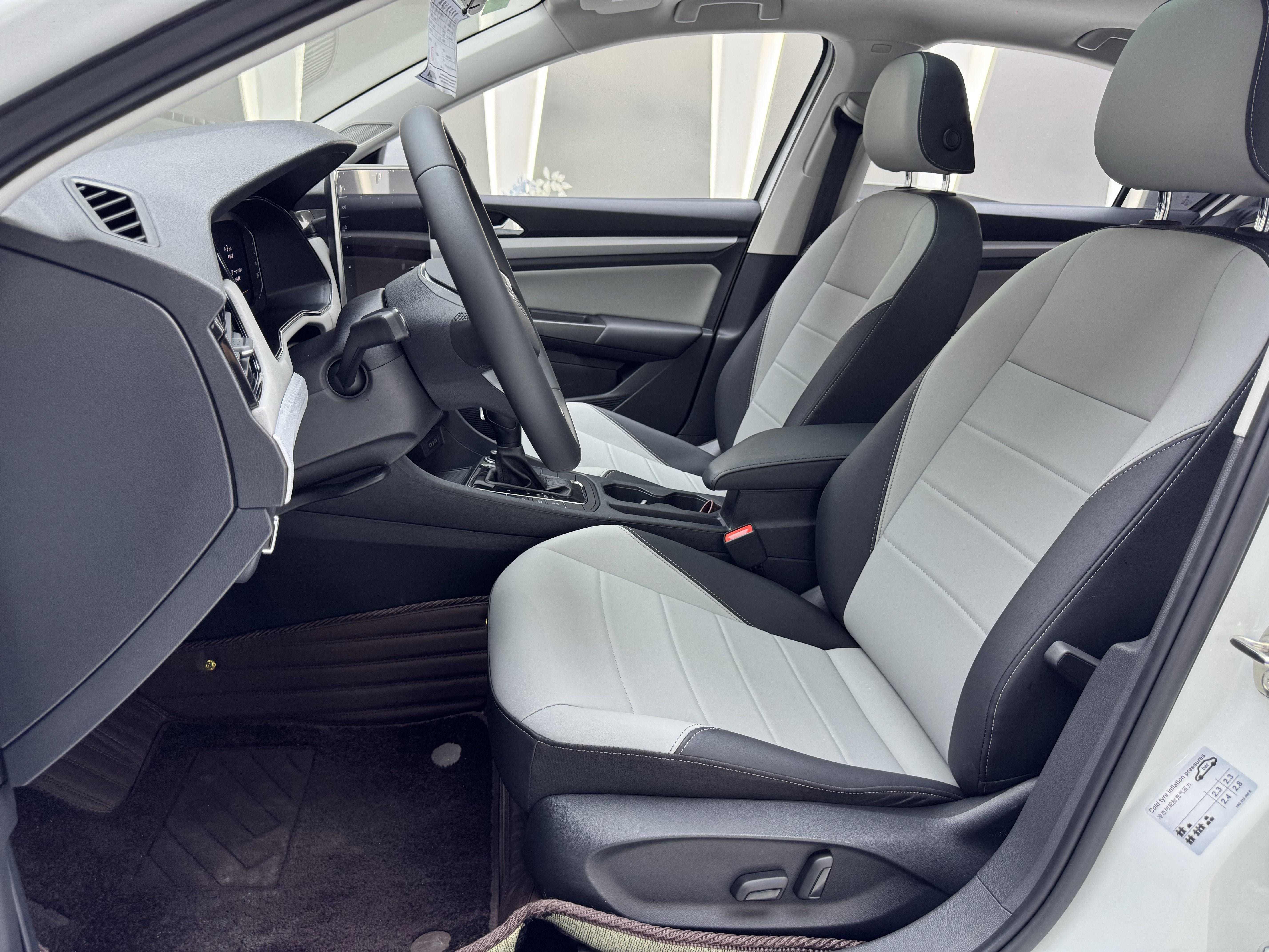 Volkswagen Bora 2025 car image #4