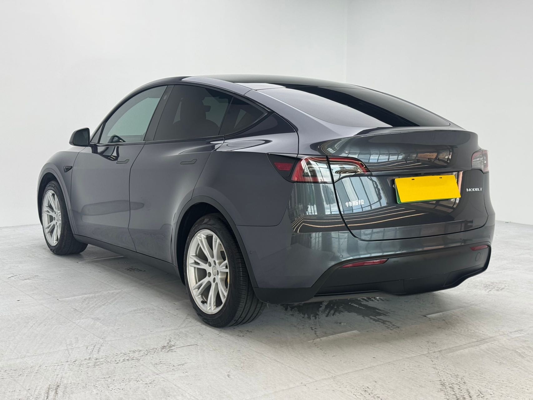 Tesla Model Y 2022 #6 Tesla Model Y 2022 car image #6