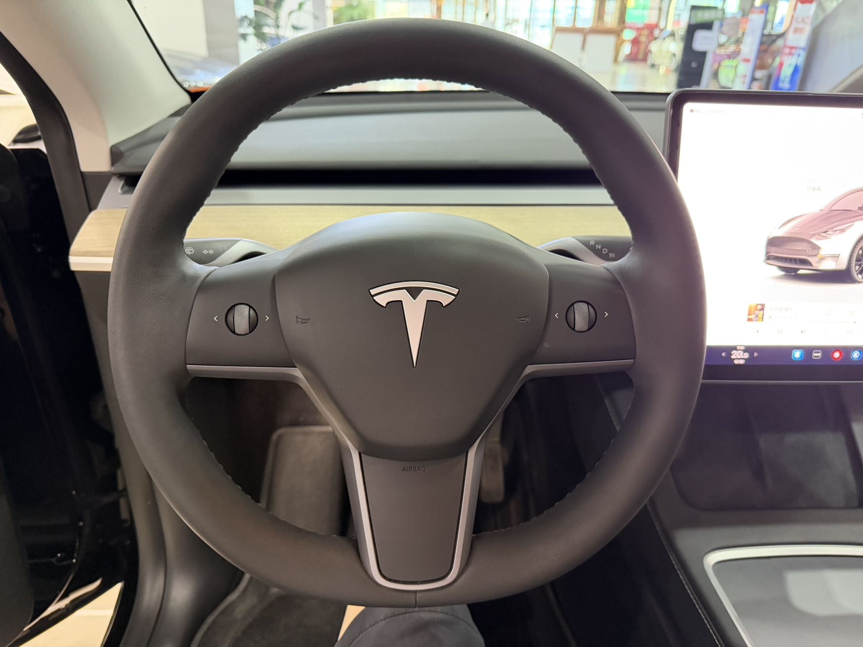 Tesla Model Y 2023 car image #6