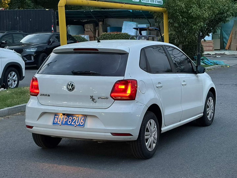 Volkswagen Polo 2017 car image #9