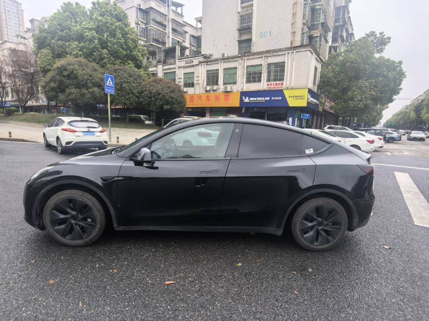 Tesla Model Y 2022 #4 Tesla Model Y 2022 car image #4