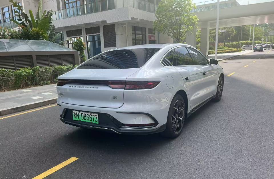 BYD Han 2025 car image #8