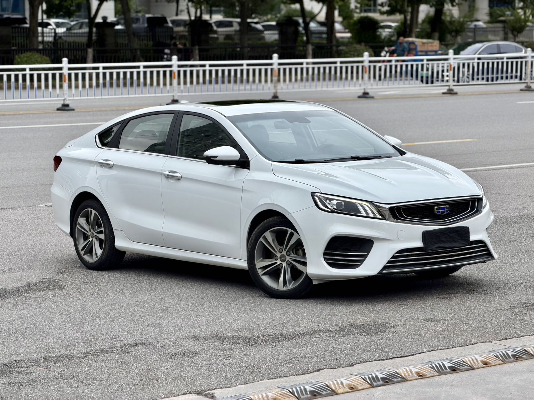 GEELY Binray 2019 car image #3