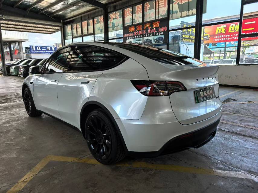 Tesla Model Y 2024 #4 Tesla Model Y 2024 car image #4