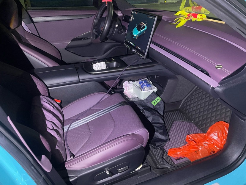 MI SU7 2024 immagine di auto #5