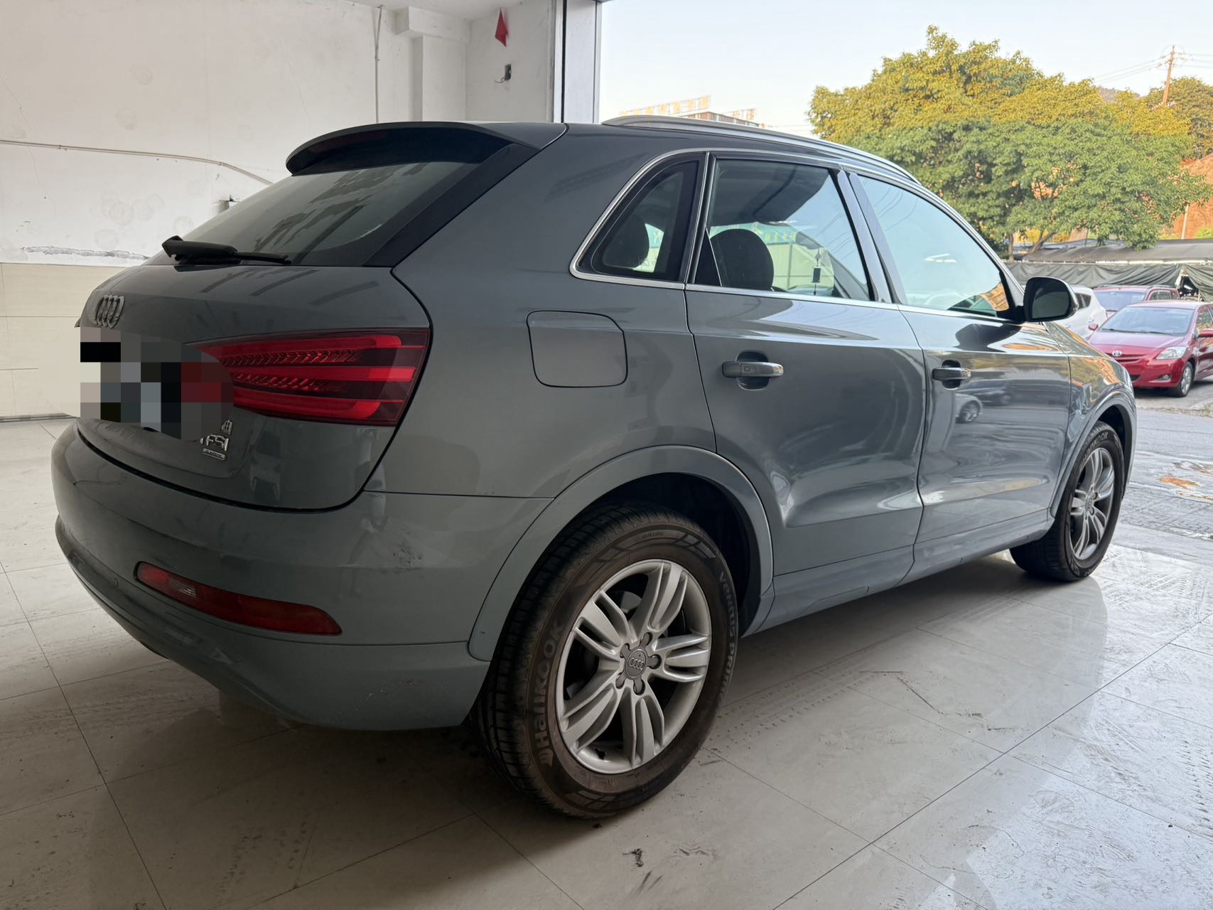 Audi Q3 2015 car image #6