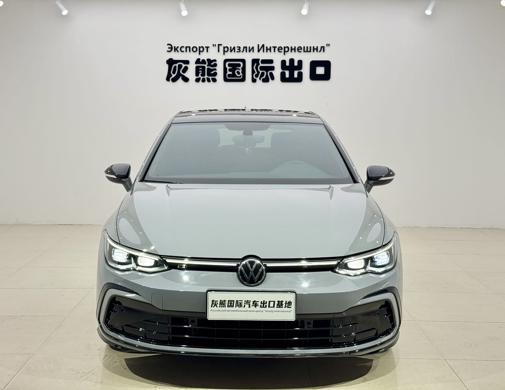 Volkswagen Golf 2023 car image #2