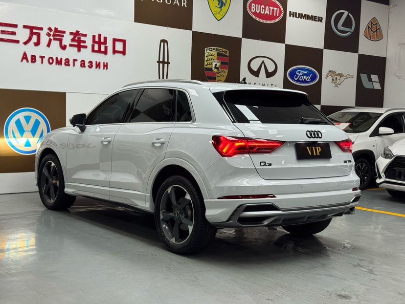 Audi Q3 2022 car image #4