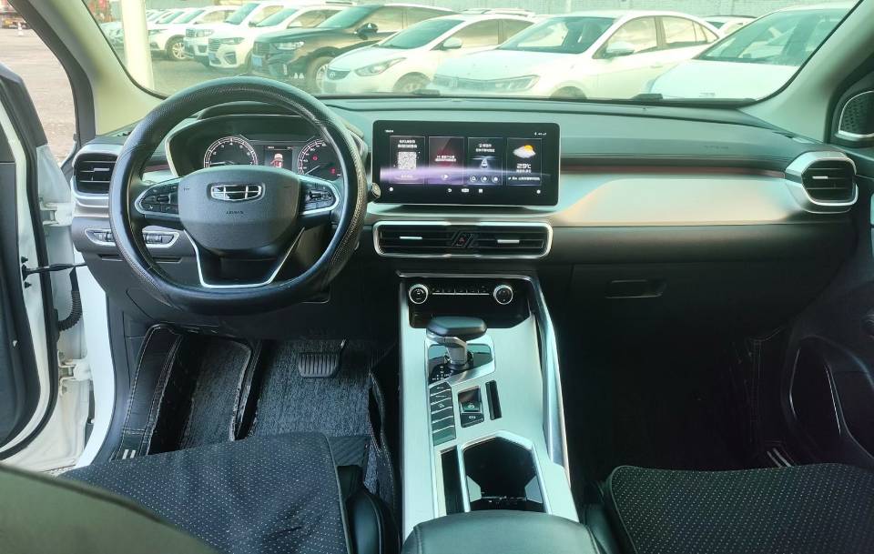 GEELY Coolray 2023 #4 GEELY Coolray 2023 car image #4