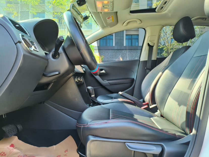 Volkswagen Polo 2019 car image #4