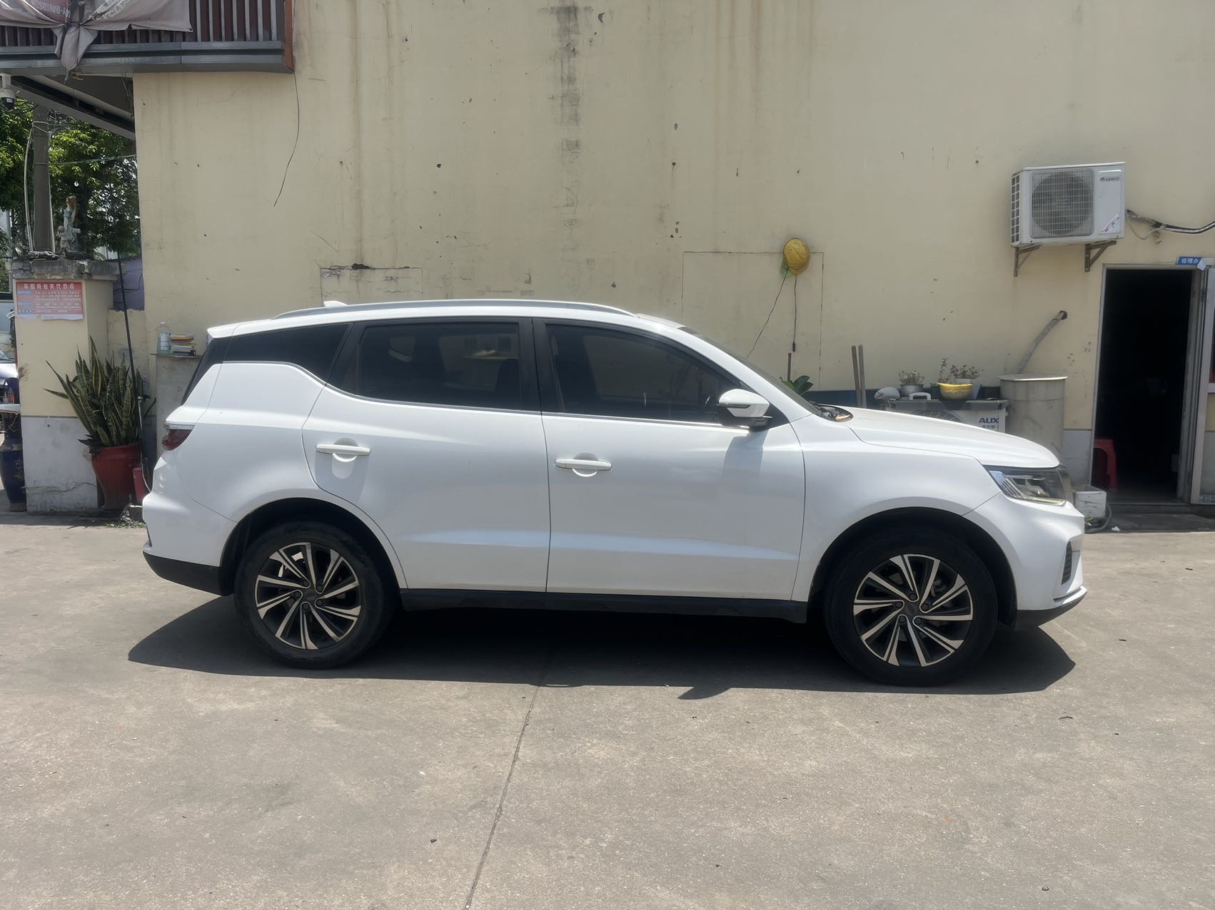 GEELY Vision X6 2020 car image #3
