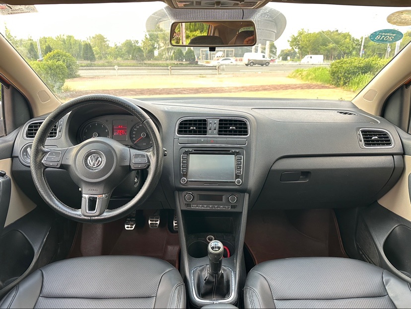 Volkswagen Polo 2013 car image #9