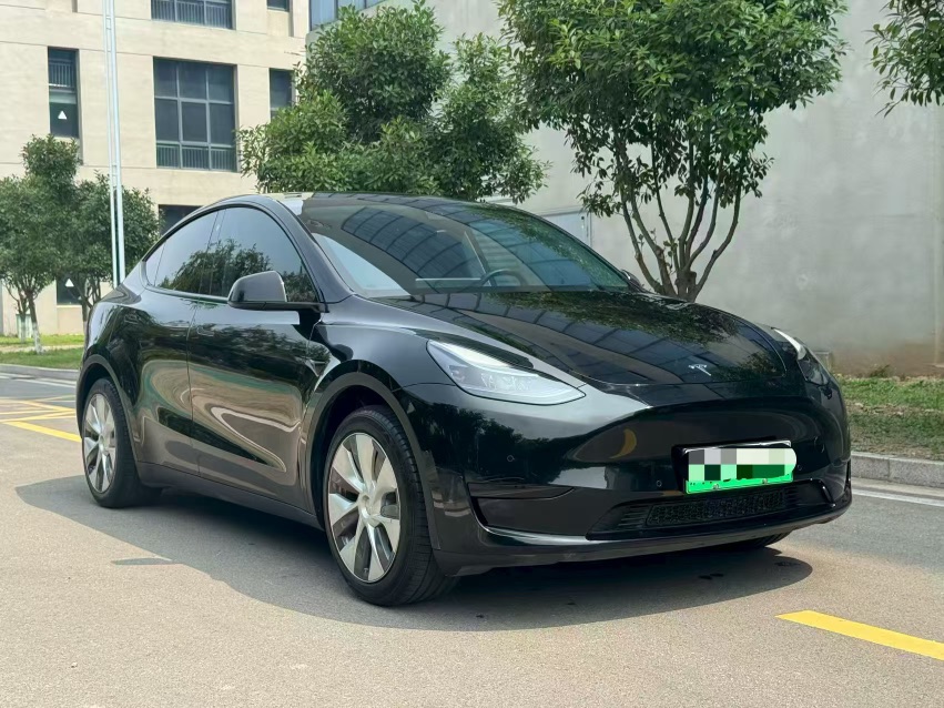 Tesla Model Y 2023 car image #3