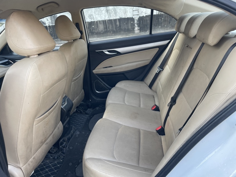 GEELY Emgrand 2019 صورة سيارة #3