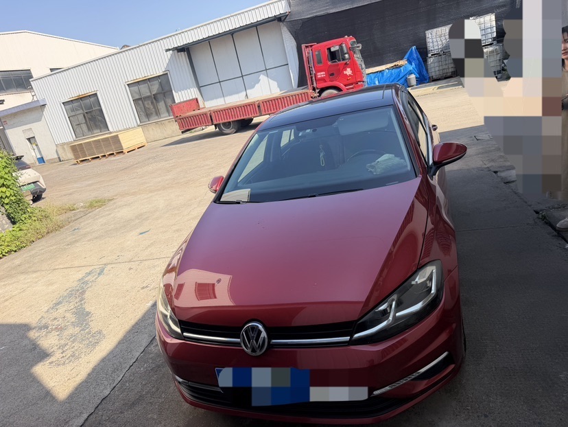 Volkswagen Golf 2018 car image #2