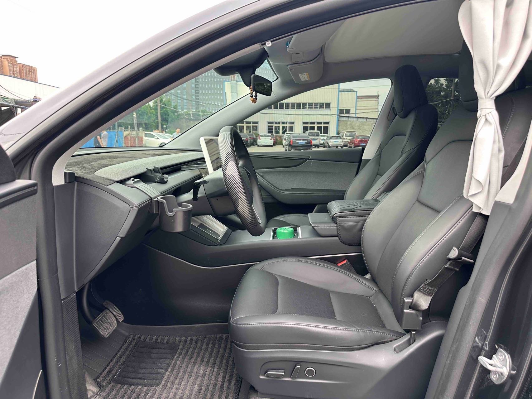 Tesla Model Y 2025 #4 Tesla Model Y 2025 car image #4