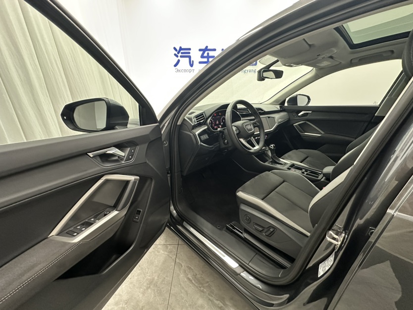 Audi Q3 2023 car image #7