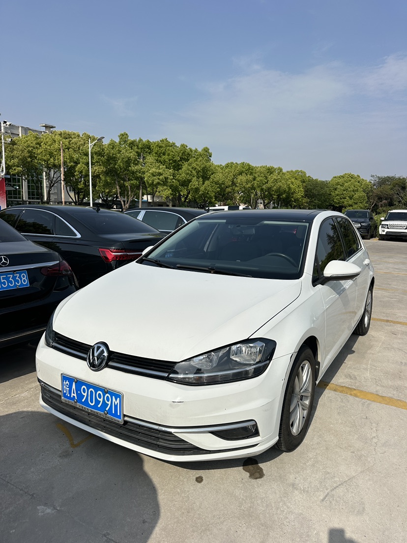 Volkswagen Golf 2018 car image #2