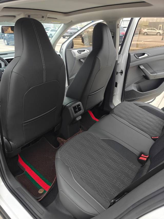 Volkswagen T-Cross 2021 car image #9
