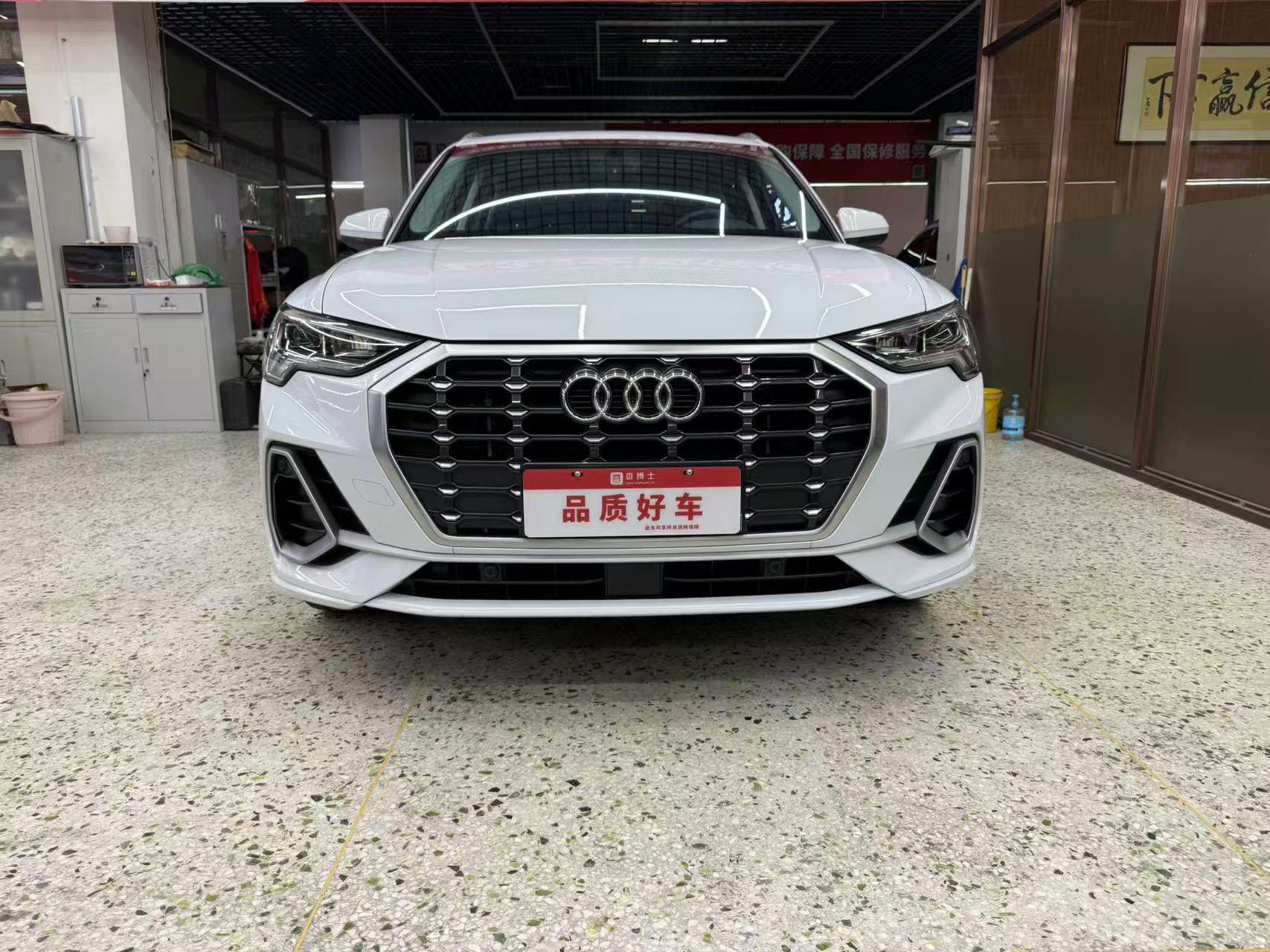 Audi Q3 2022 car image #2