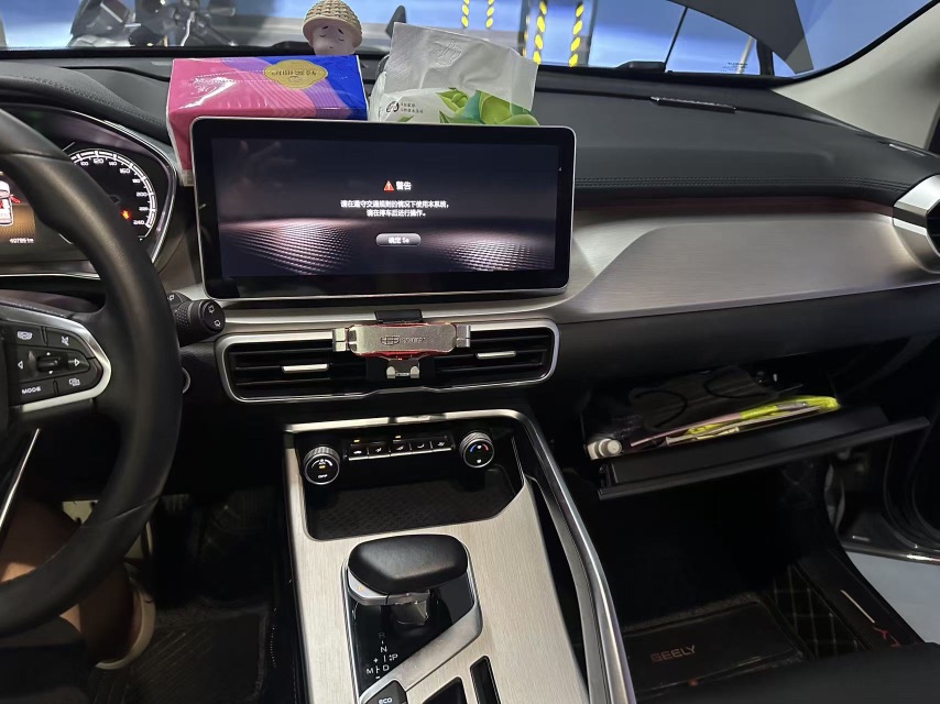 GEELY Coolray 2023 car image #8