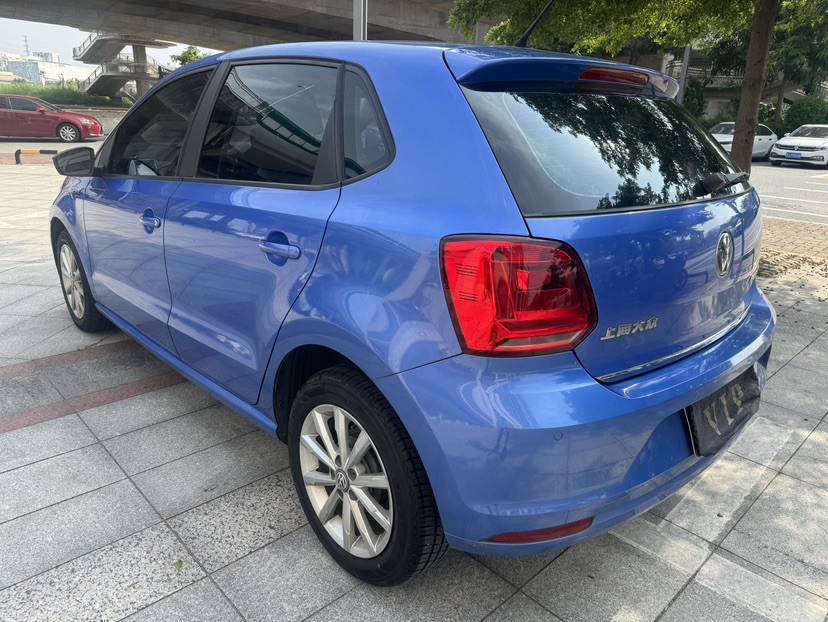 Volkswagen Polo 2015 car image #8