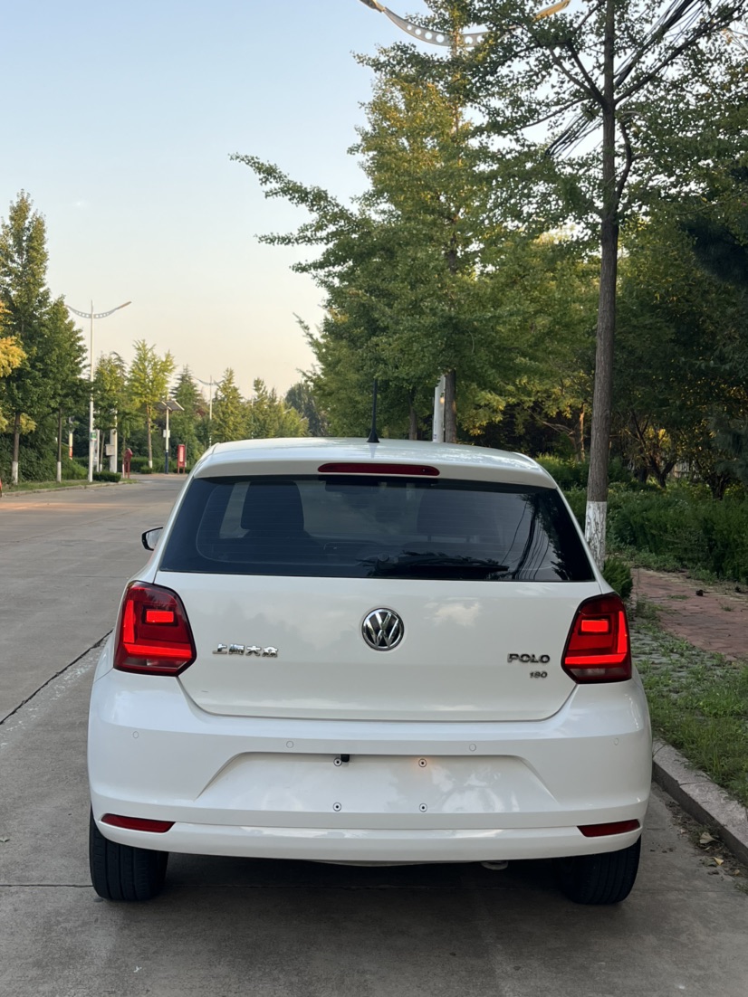 Volkswagen Polo 2015 #4 Volkswagen Polo 2015 car image #4