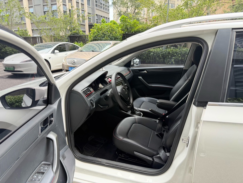 Volkswagen Santana 2017 car image #6