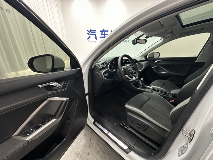 Audi Q3 2022 car image #8
