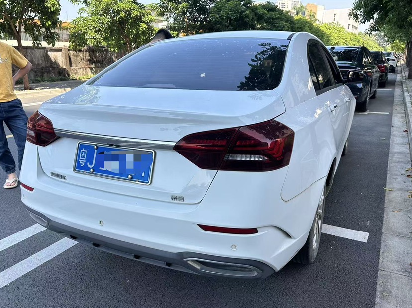 GEELY Emgrand 2021 car image #2
