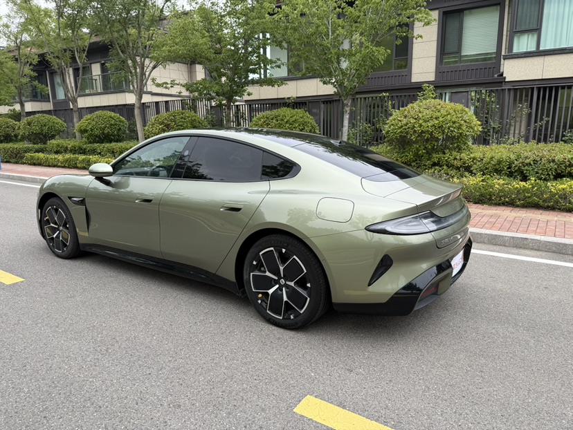 MI SU7 2024 car image #4