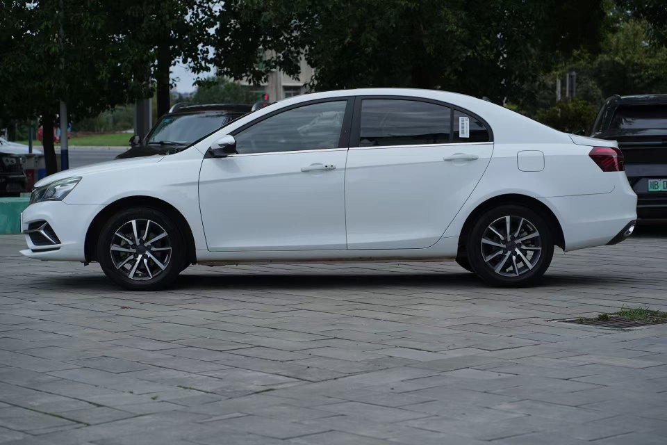 GEELY Emgrand 2020 car image #4