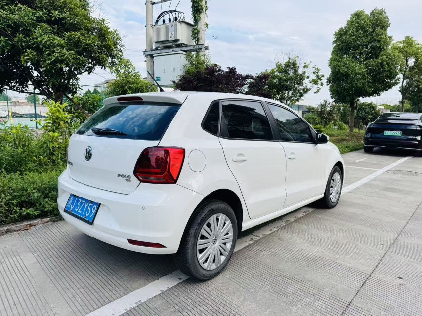 Volkswagen Polo 2016 car image #8