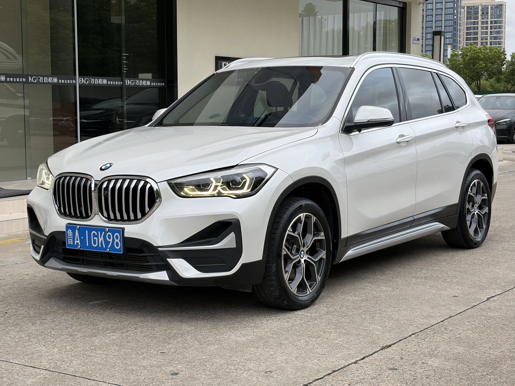 BMW X1 2020 BMW X1 2020 car image