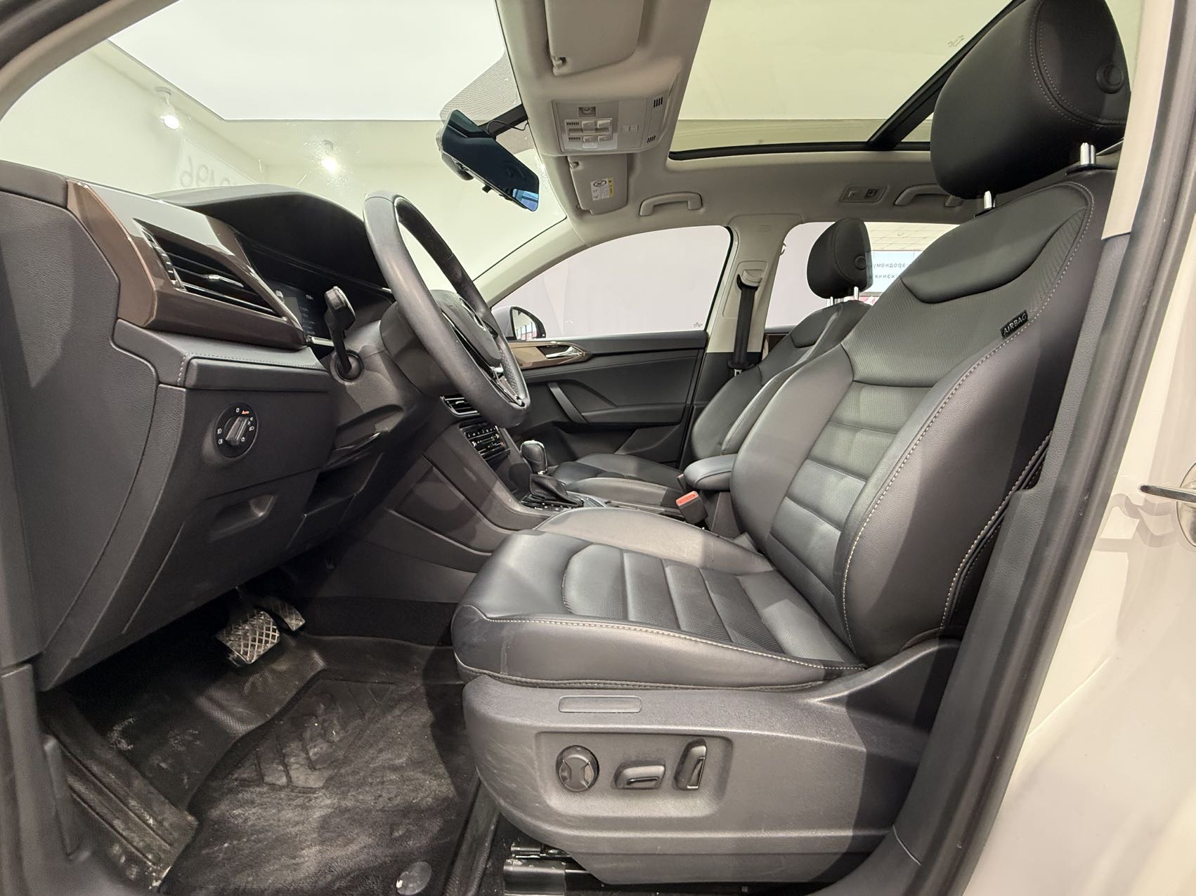 Volkswagen Tharu 2022 car image #12