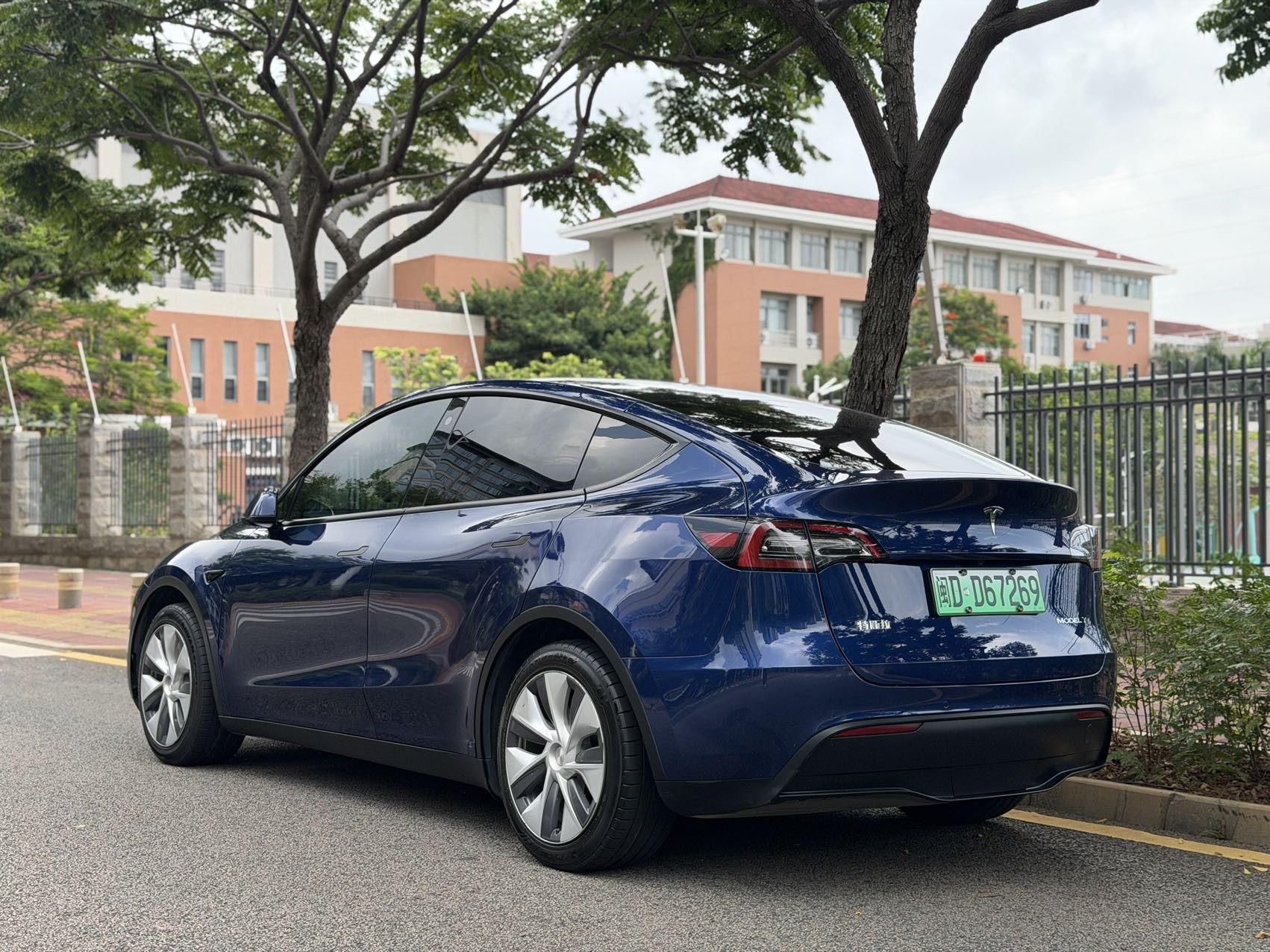 Tesla Model Y 2023 car image #5