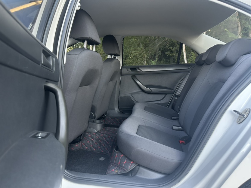 Volkswagen Santana 2014 car image #6