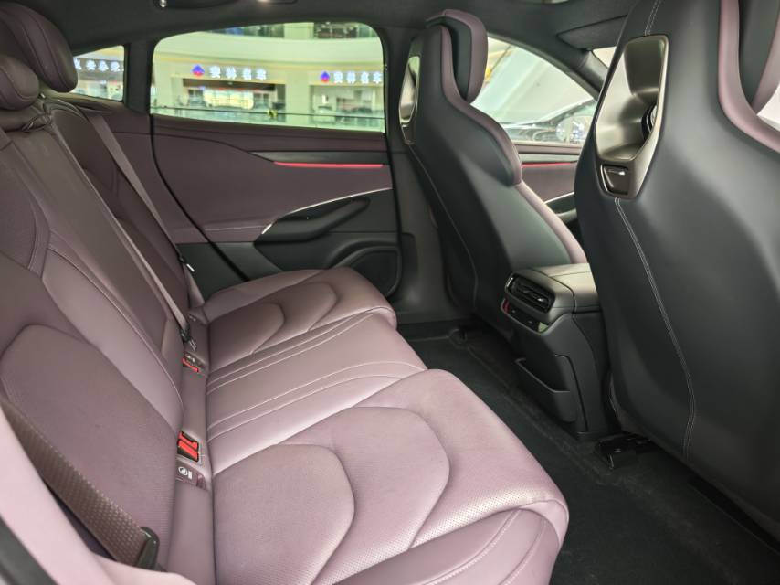 MI SU7 2025 car image #5