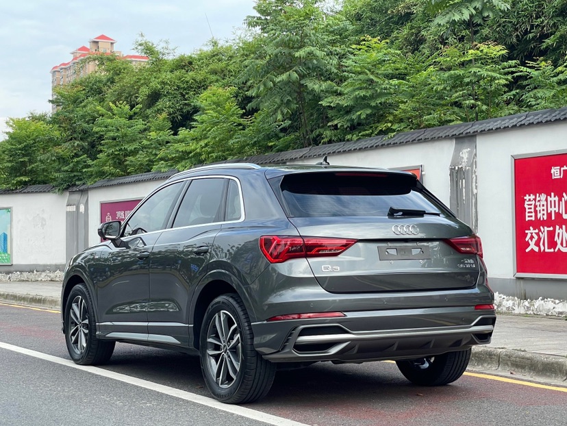 Audi Q3 2022 car image #4