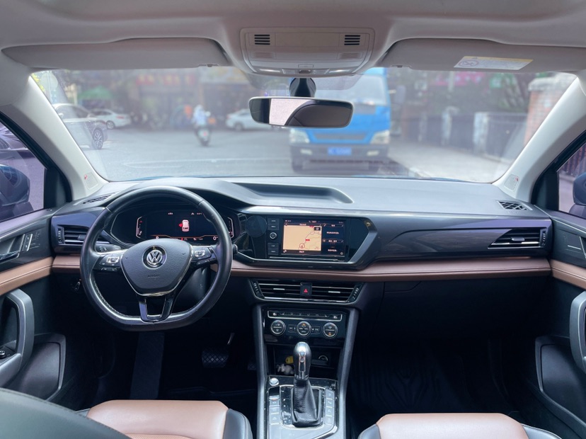 Volkswagen Tharu 2018 car image #6