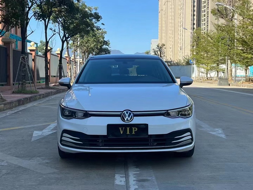 Volkswagen Golf 2022 car image #2