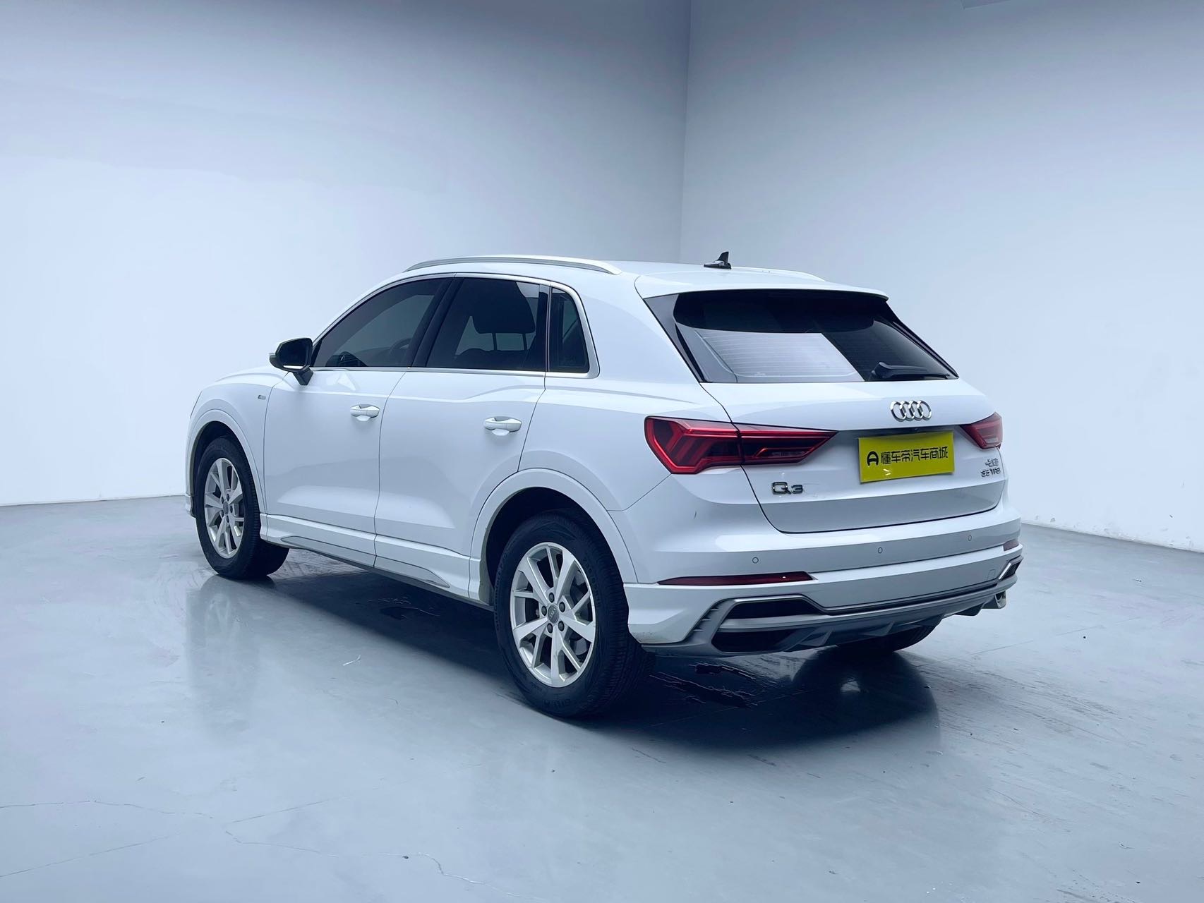 Audi Q3 2020 car image #4