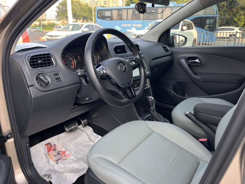 Volkswagen Polo 2016 car image #2