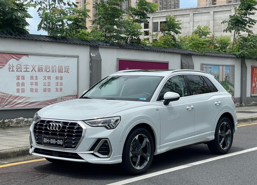 Audi Q3 2022 car image 